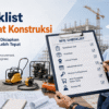 Tim proyek memeriksa checklist RFQ alat konstruksi sebelum meminta penawaran